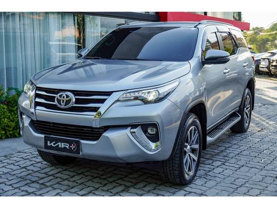 TOYOTA HILUX SW4 2.8 SRX 4X4 7 LUGARES 16V TURBO INTERCOOLER DIESEL 4P AUTOMÁTICO TOYOTA HILUX SW4 2.8 SRX 4X4 7 LUGARES 16V TURBO INTERCOOLER DIESEL 4P AUTOMÁTICO